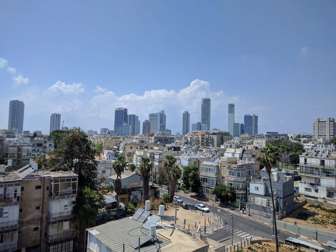 הנוף הנשקף מגג התחנה.